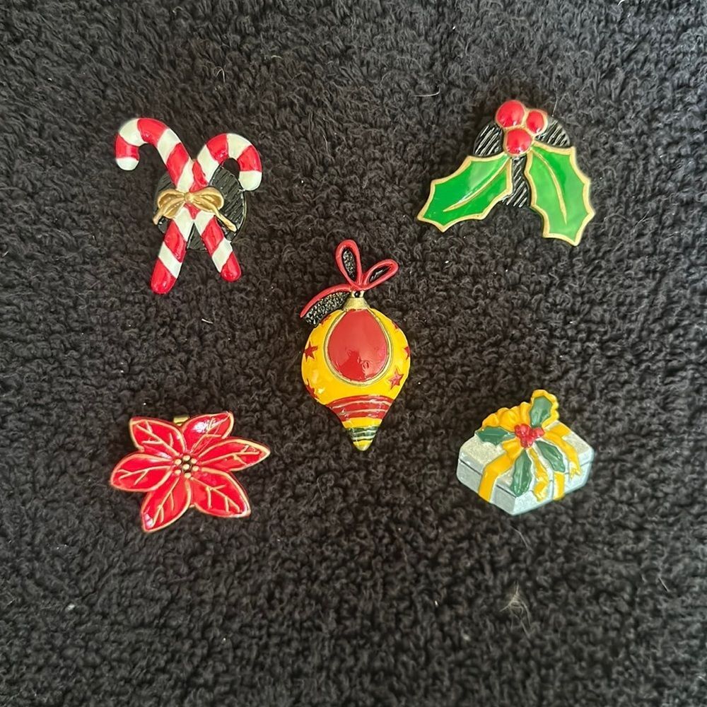 Christmas Themed Button Covers Set of 5 Holiday Accessories Vintage Style